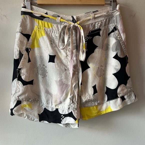 Diane von Furstenberg Floral Silk Shorts 2 - Picture 1 of 16